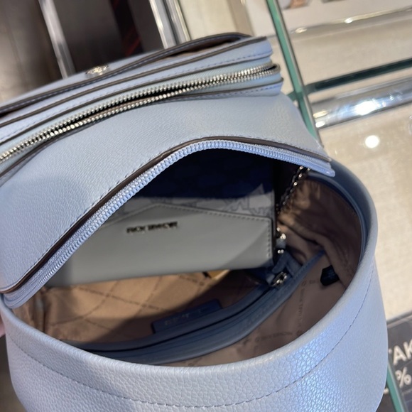 MICHAEL KORS 
Maisie Medium Pebbled Leather 2-in-1 Backpack
Denim 
NWT - Picture 8 of 16